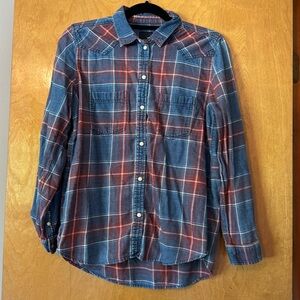 Used blue and red boyfriend fit American eagle flannel size M